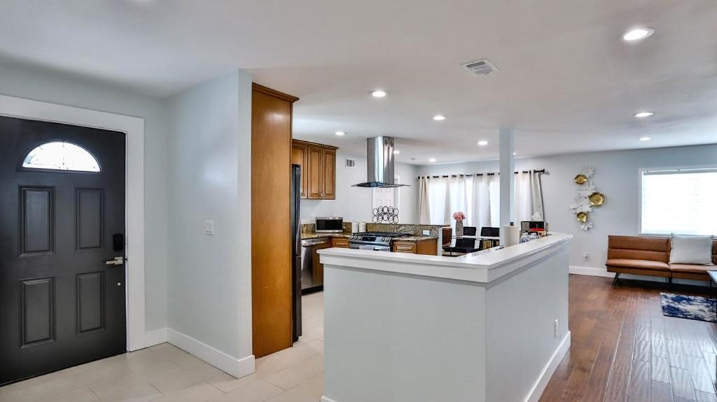 H&H Modern Lux 4Bd 1 King Suite 3 Queen Socal Disney Westminster Exterior foto